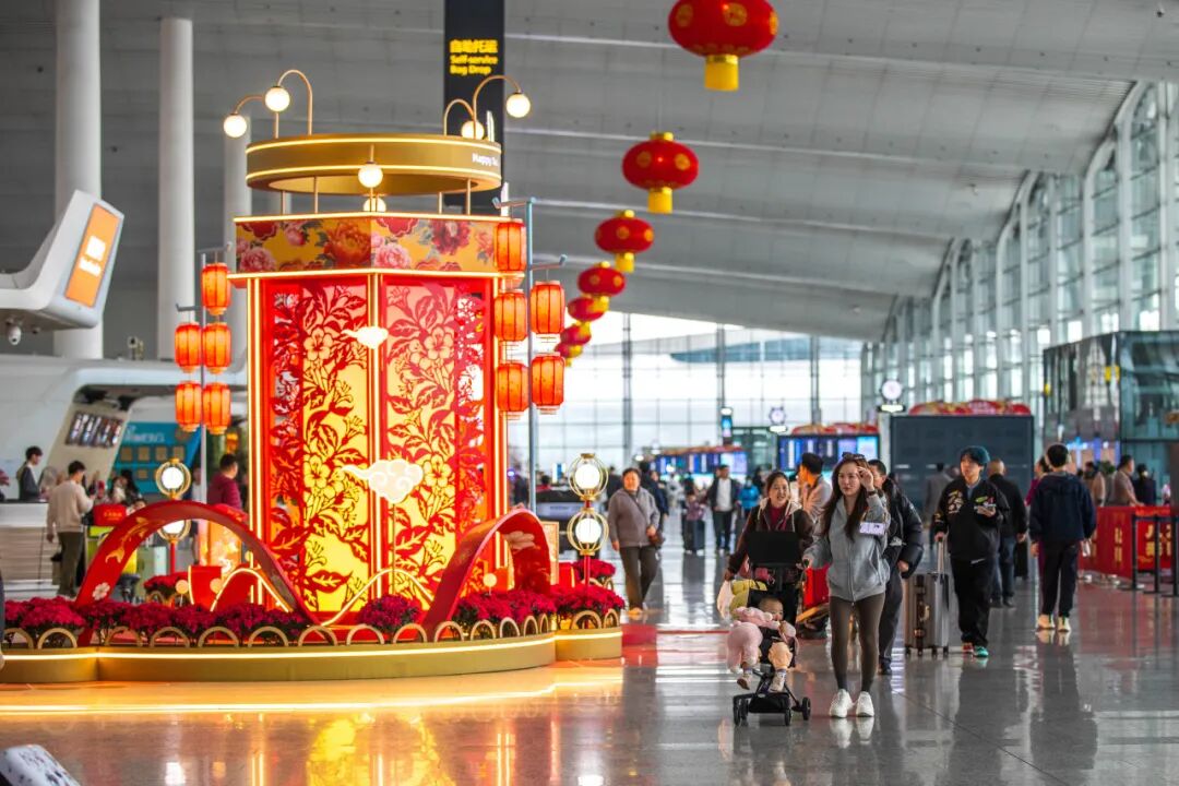 白云机场迎来返程高峰。图片来源：“白云机场发布”公众号